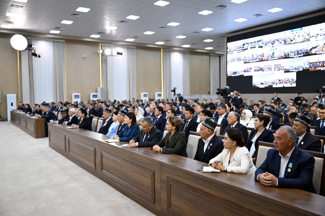 
														
														Йиғилишда инвеститсияларнинг ҳажми билан бирга сифати, таркиби ва иқтисодиётга берадиган самарасига алоҳида эътибор қаратилди.
														
														