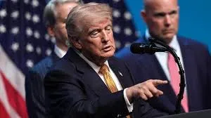 Трамп 20 миллиондан ортиқ кекса америкаликка 90 доллардан тўлов берилишини маълум қилди