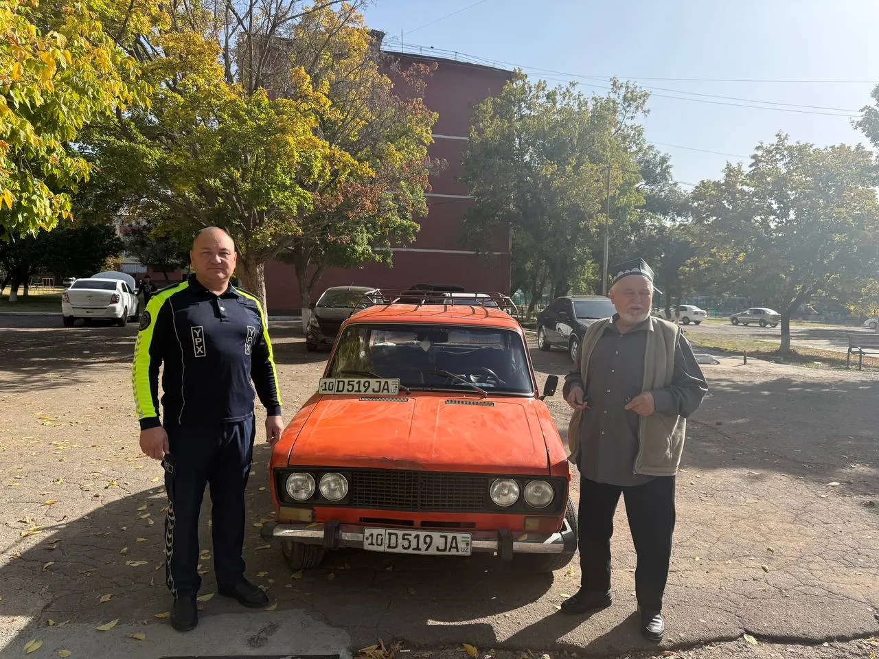 Toshkent viloyatida eskirgan va yaroqsiz avtotransport vositalariga tegishli davlat raqam belgilari topshirilmoqda