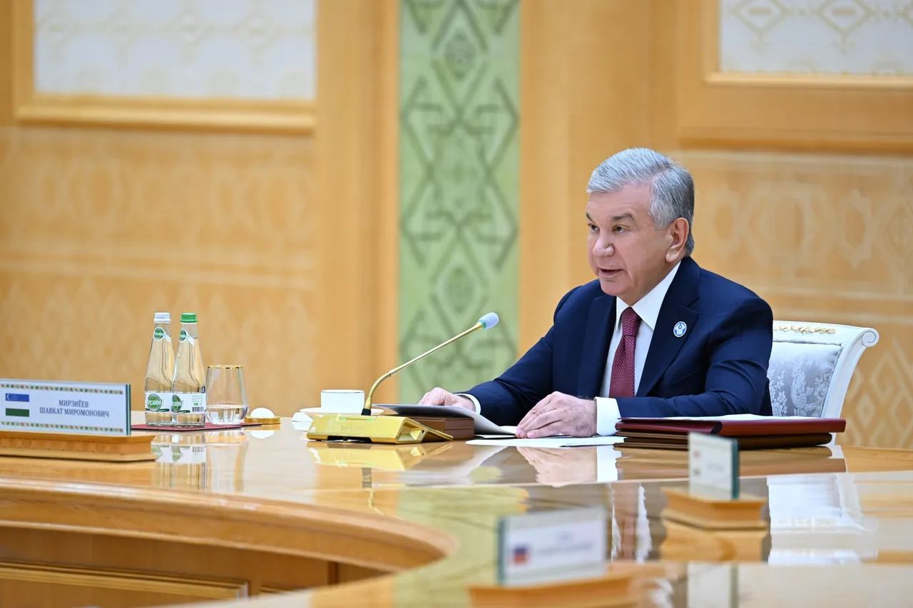 
														
														"Дунё тубдан ўзгармоқда, зиддиятлар ортиб, одатий иқтисодий алоқалар қайта қурилмоқда" – Шавкат Мирзиёев
														
														