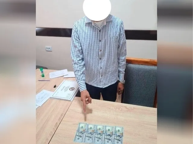 
														
														Buxoroda 500 dollar evaziga tibbiy ma’lumotnoma va’da qilgan shifokor ushlandi
														
														