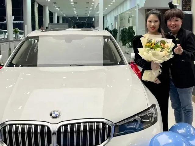 
														
														Xitoylik tadbirkor xodimlariga BMW avtomobillarini sovg‘a qildi
														
														