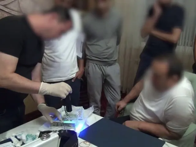 
														
														Bo‘stonliqda 4 gektar yerning toifasini o‘zgartirib berishni va’da qilgan shaxs 100 ming dollar bilan ushlandi
														
														