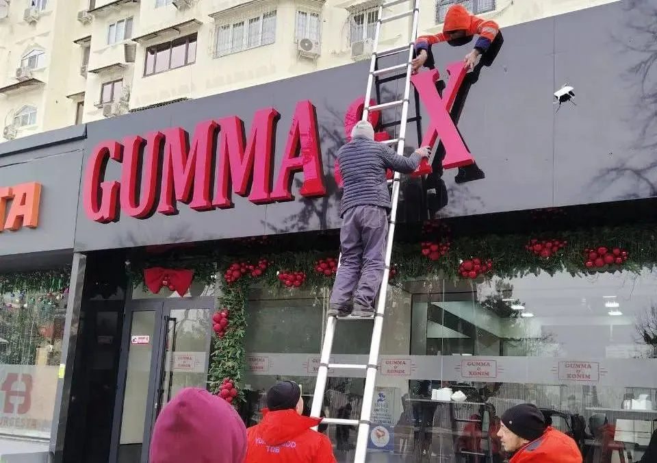 
														
														Peshlavhani reklamaga tenglashtirish rasman to‘xtatildi.
														
														