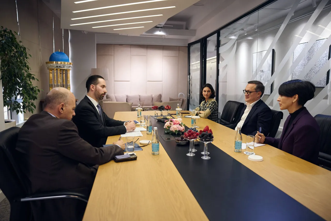 Komil Allamjonov Trampning maxsus yordamchisi bilan uchrashdi