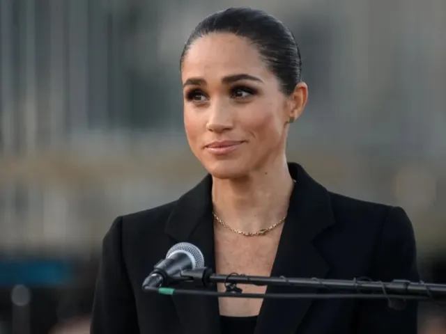 Megan Markl otasi bilan aloqalarini uzganini ma’lum qildi